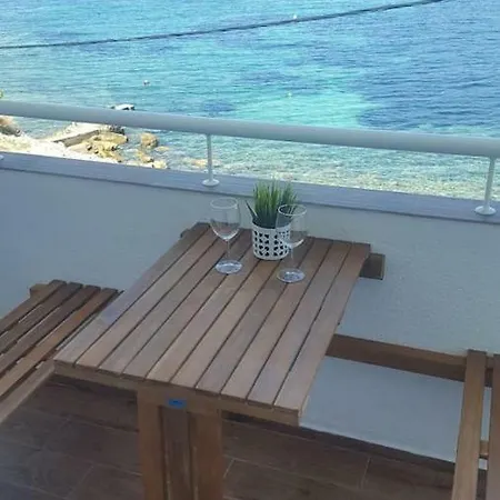 2017 Renovated Apt With Amazing Balcony View! *