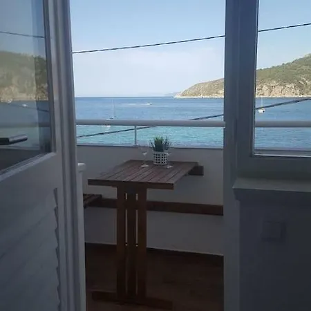 2017 Renovated Apt With Amazing Balcony View! Apartmán